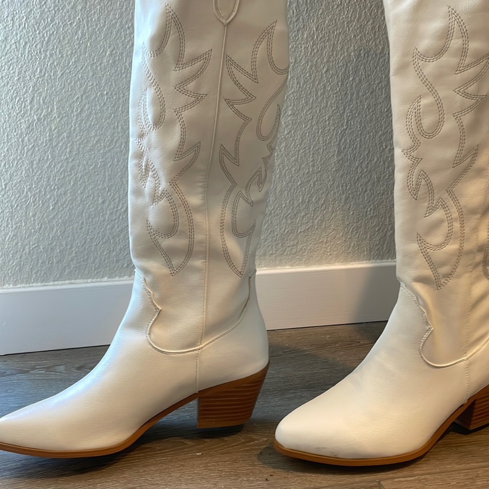 MissHeel White Embroidery Wooden Heel Western Boots
